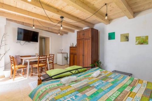 Ένα ή περισσότερα κρεβάτια σε δωμάτιο στο Casa di Pietra Matelići