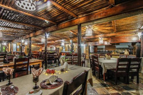 A restaurant or other place to eat at Ezulwini Game Lodge