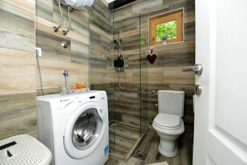 Bilik mandi di Vila Green Oasis Miro