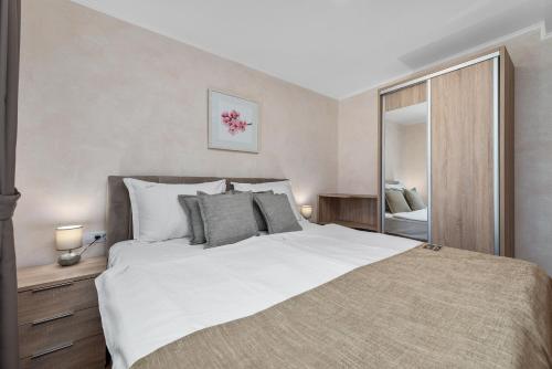 Posteľ alebo postele v izbe v ubytovaní Apartmani Rubinić