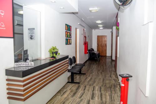 a corridor of an office with a reception desk and chairs at Hotel GMatos Belo Horizonte - Próximo a Rodoviária e Mercados Turísticos in Belo Horizonte