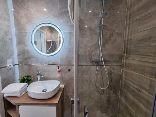 Kúpeľňa v ubytovaní Apartamenty Na Fali w Gąskach - 365PAM