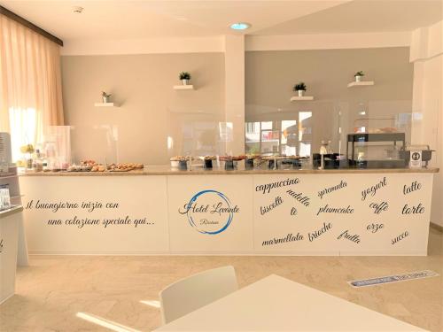una cucina con un bancone con delle scritte sopra di Hotel Levante Convenzionato ITALIA IN MINIATURA a Riccione