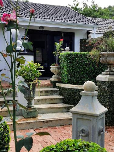 Giardino di At 98 on Lynburn Guest House