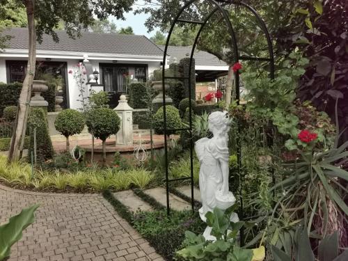 Giardino di At 98 on Lynburn Guest House