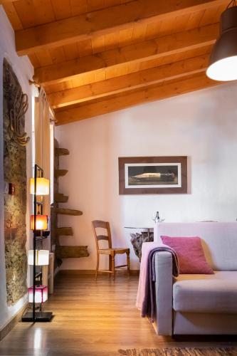 a living room with a couch and a table at Casas de Campo do Castro da Cola in Marchicão
