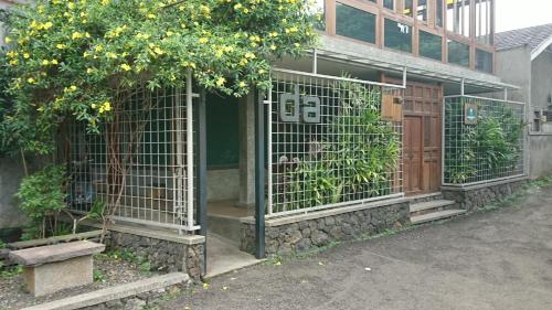 una puerta en el lado de una casa con un árbol en Dalem Arum (for women only), en Bandung