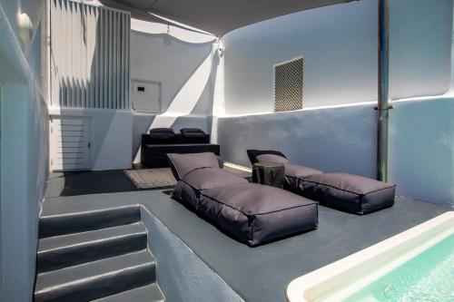 Postel nebo postele na pokoji v ubytování Santorini Delux
