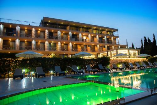Apollon Hotelの敷地内または近くにあるプール