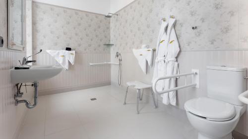 Ванна кімната в Notarius Vendégház