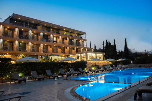 Bazén v ubytování Apollon Hotel nebo v jeho okolí