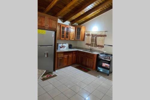 Cucina o angolo cottura di Relax and enjoy tranquility @ Peace Palace, MoBay