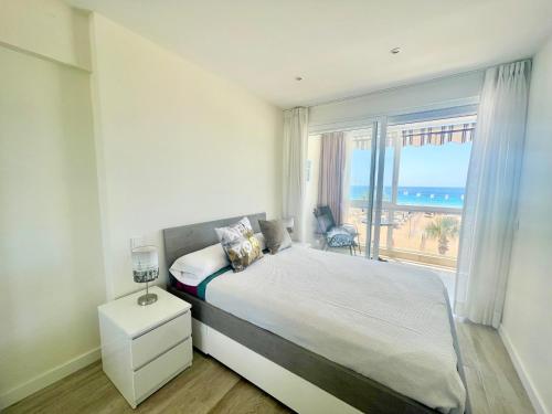 A bed or beds in a room at Gemelos 1 Modern Seaviews