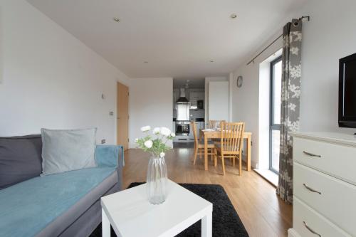 Amazing 2 bedroom flat closed to Excel, O2 Arena and Canary Wharf, Londra, Marea Britanie