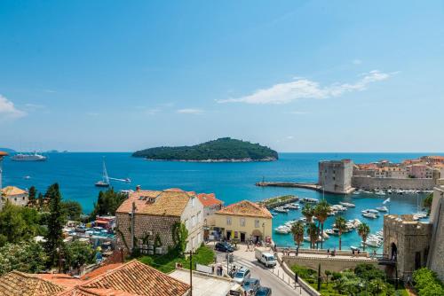 Perfect Balcony Apartment - Brizo Apartments