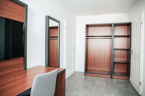 a room with a desk and a mirror at Domizil in Bremen