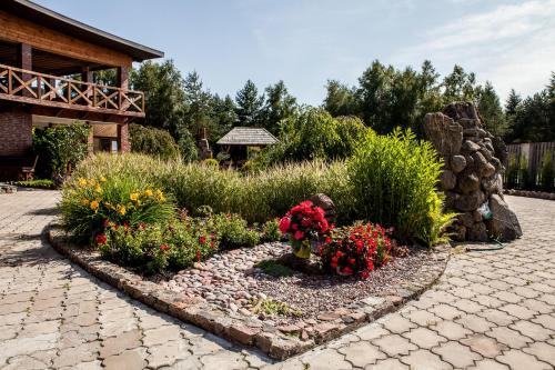 a garden with flowers and plants in a yard at Vila Sraige in Palanga