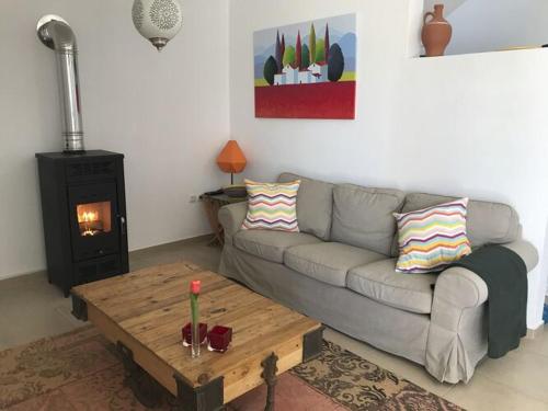 Posedenie v ubytovaní Villa in Finiki with Stunning Sea Views
