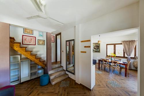 O zonă de relaxare la Olive Hill Familly House