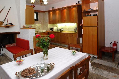Η κουζίνα ή μικρή κουζίνα στο Stratos Villas