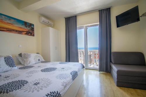 Posteľ alebo postele v izbe v ubytovaní Apartmani Manuela - Baška Voda