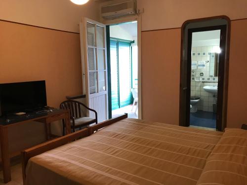 TV a/nebo společenská místnost v ubytování Hotel Villa Selene