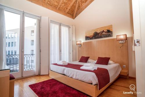 Locally Yours Oporto Apartments