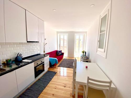 20-2 Lisbon Castle view apartment with French terrace
