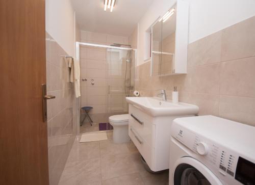 Ένα μπάνιο στο Apartments Dilk