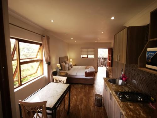 Η κουζίνα ή μικρή κουζίνα στο 50 Galena Affordable Luxury