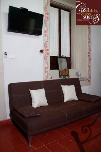 Una televisión o centro de entretenimiento en Casa de los Dulces Sueños
