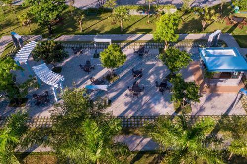an overhead view of a pool with chairs and trees at Khách sạn SAM Quảng Bình in Dong Hoi