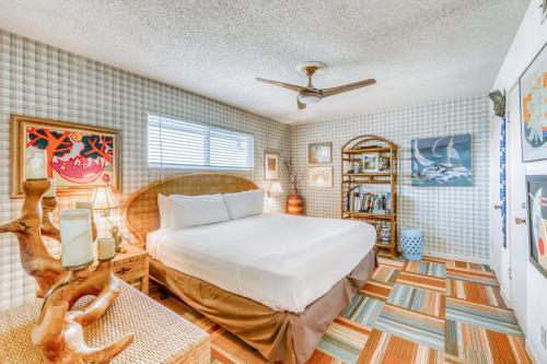 a bedroom with a large bed in a room at Holiday Beach Dunes in Port Aransas