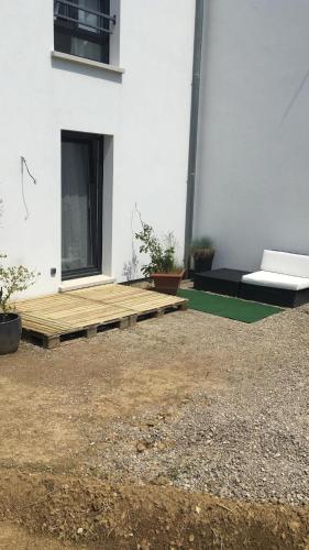 Photo de la galerie de l'établissement ESC Appartement Nähe Basel in Leymen Tramstation Hunde willkommen, à Leymen