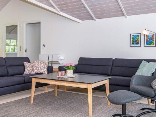 Posezení v ubytování 6 person holiday home in Højslev-By Traum