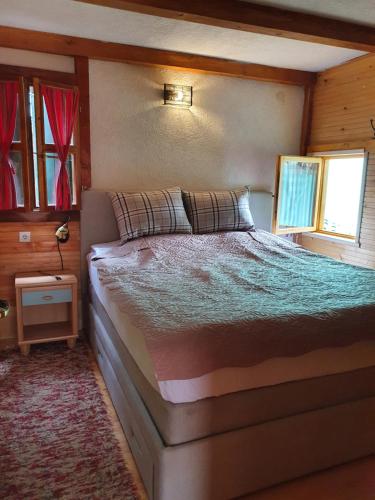 a bedroom with a bed and a window at Holiday Home Vile Calimero in Žabljak