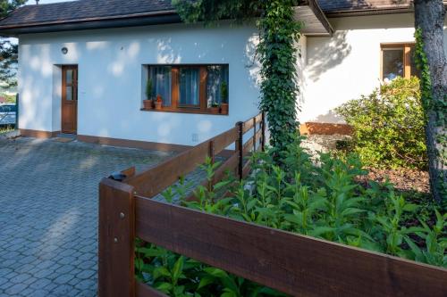 a wooden fence in front of a house at Penzion Na Vyhlídce in Frýdlant nad Ostravicí