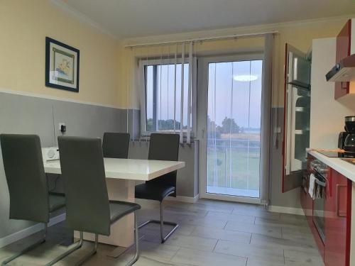 Kuchyň nebo kuchyňský kout v ubytování Lucys Haus 2 "am Peeneblick"