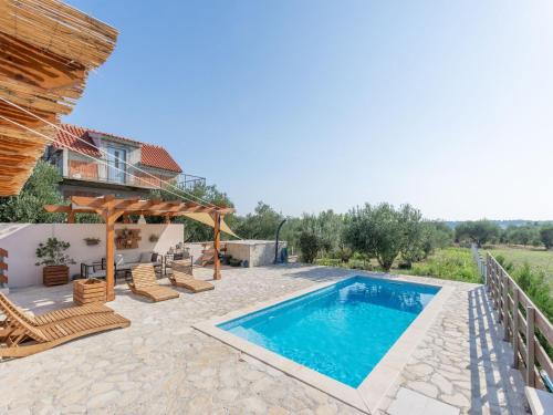 Bazén v ubytování Boutique Holiday Home in Donje Polje with Pool nebo v jeho okolí