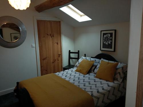 Ένα ή περισσότερα κρεβάτια σε δωμάτιο στο Chez Gondat Chambre d'hotes