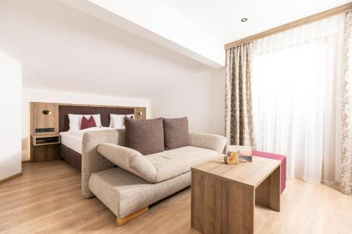 Una cama o camas en una habitación de Pension Rofan
