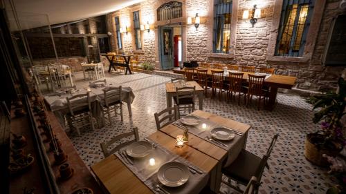 an overhead view of a restaurant with tables and chairs at Villa Pietra in Ayvalık