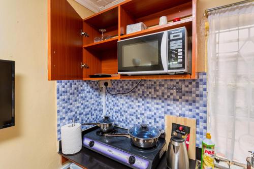 Una cocina o zona de cocina en East of Eden