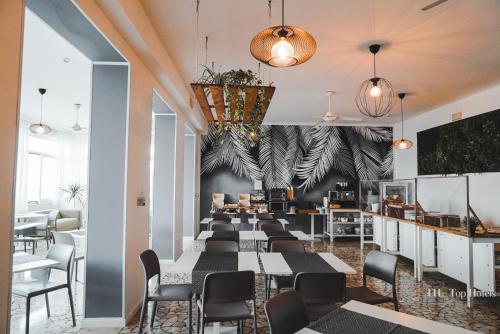 Restoran atau tempat lain untuk makan di Nautic Beach Hotel