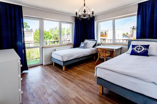 מיטה או מיטות בחדר ב-Hostel & Apartments Kołobrzeg