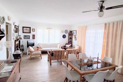 Gallery image of Waterfront 3 Bedroom Beach Apartment in Alcudia