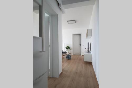a hallway with white walls and wooden flooring in a apartment at Living Home, apartament cu două dormitoare și două băi in Cisnădie