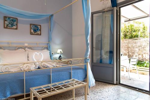 Cama ou camas em um quarto em Giasemi rooms