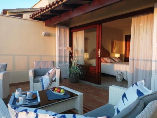a room with a balcony with a bed and a table at Apt playa de Muro ca n Ines - 1ª linea de playa in Port d'Alcudia