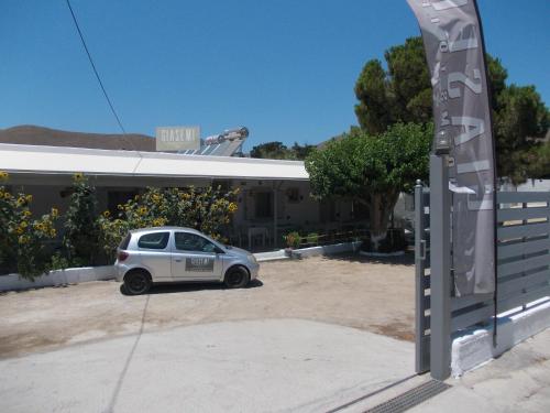 a small car parked in front of a house at Giasemi Rooms in Livadi Astypalaias